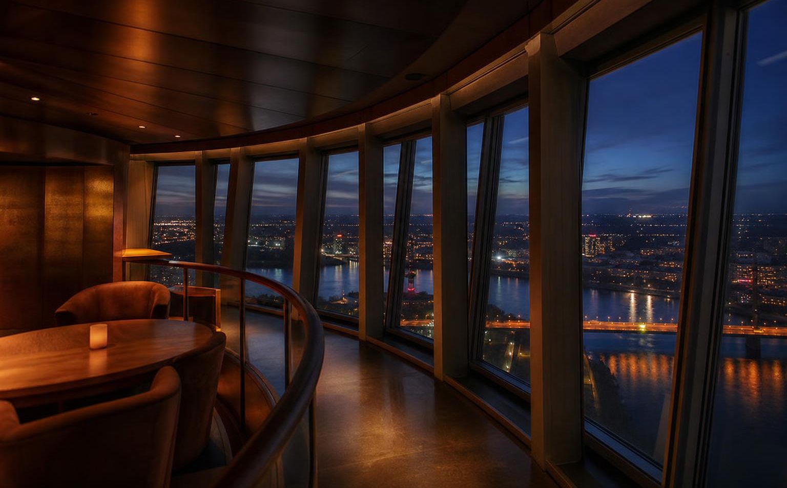 Panoramablick aus dem Rheinturm über Düsseldorf